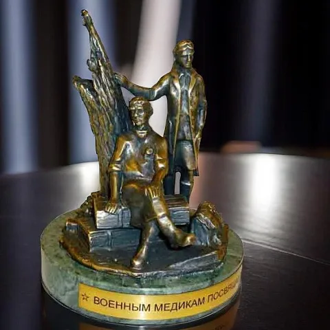 Бронзовая скульптура «Военным медикам» — необычный подарок