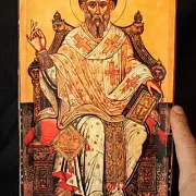 Икона "Спиридон Тримифунтский на троне" — оригинальный подарок — фотография 1