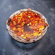 Подарочная декоративная тарелка из янтаря — фотография 1