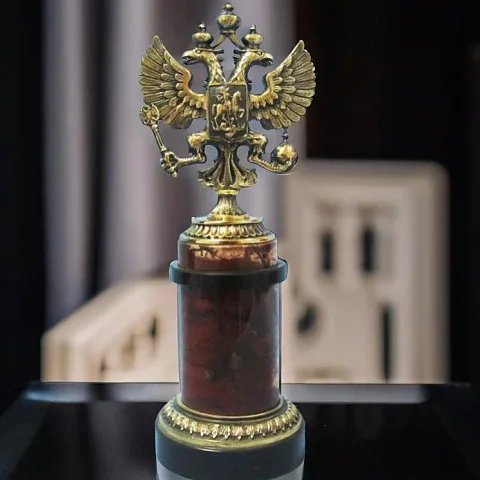 Бронзовая композиция «Герб Российский» (колонна с яшмой и долеритом) — красивый подарок