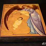 Икона в детскую "Ангел Хранитель" — оригинальный подарок — фотография 3