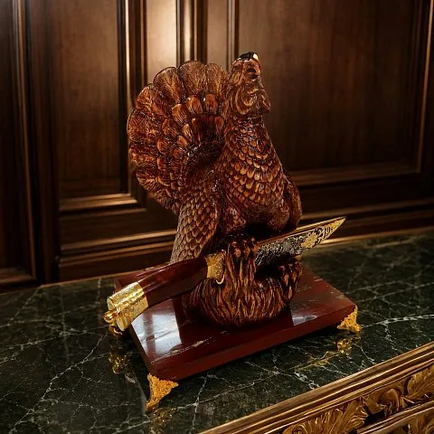 На память: Дамасский нож «Глухарь» на подставке