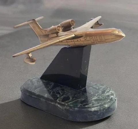 Бронзовая фигурка «Самолет» со змеевиком, 170×160×110 мм — необычный подарок