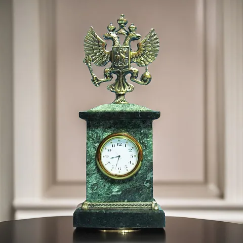 Часы «Презент. Российский герб» со змеевиком — необычный подарок