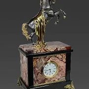 Каминные часы «Конь» из яшмы и долерита, 155×95×290 мм — оригинальный подарок — фотография 2