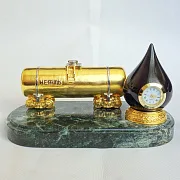 Подарочные часы «Капля нефти и цистерна» с бронзой и змеевиком — фотография 2