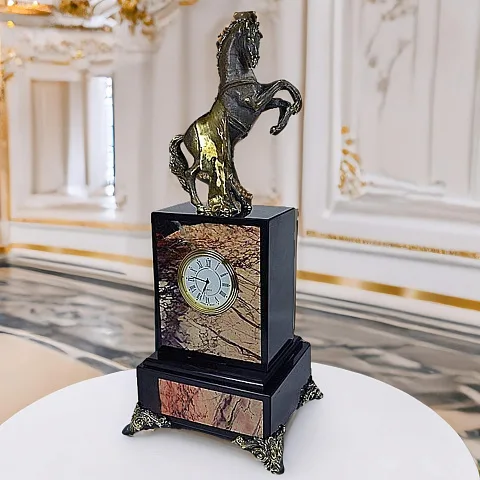 Ручная работа: Каминные часы «Конь» из яшмы