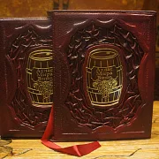 На память: Атлас мира вино в футляре — книга для мужчины — фотография 1