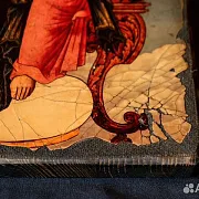 На память: Икона деревянная "Спас-Вседержитель на троне" — фотография 5