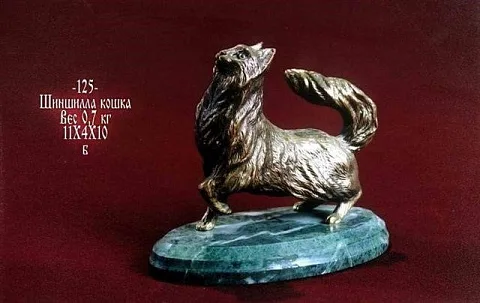 На память: Скульптура «Кошка шиншилла» на змеевике