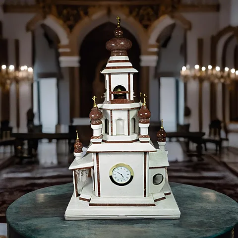 Каминные часы «Церковь» из лемезита и мрамора — оригинальный подарок