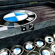 На память: Нарды под стеклом «BMW» — фотография 4