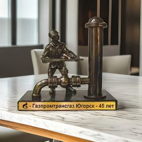 Ручная работа: Бронзовая статуэтка «Газовик», арт. z2130