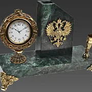 На память: Часы «Элина» с гербом РФ и подставкой — фотография 2